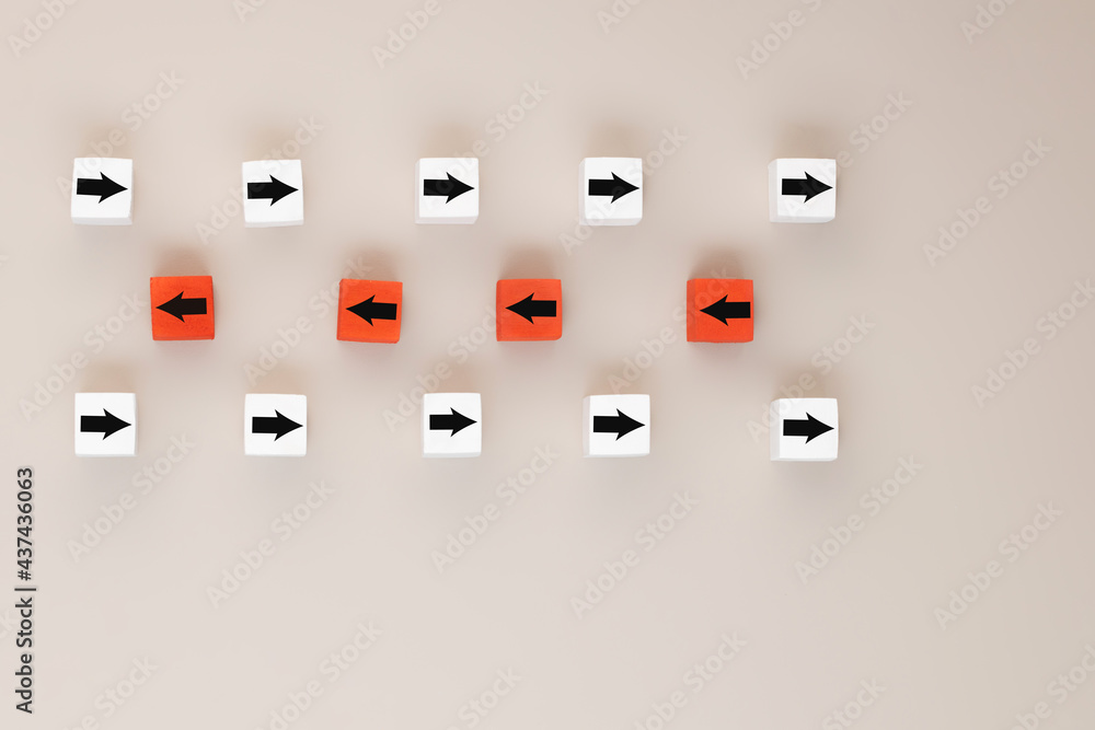 Top view The red and white cubes move in opposite directions to adjust to the change or the concept of the leader and transformation. Different thinking Top view The red and white cubes move in opposite directions to adjust to the change or the concept of the leader and transformation. Different thinking