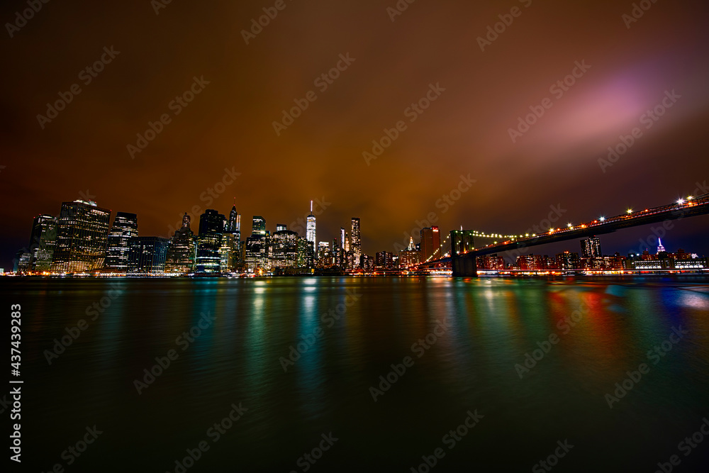 Fototapeta premium Manhattan, Financial District, and Brooklyn Bridge, New York, at Night