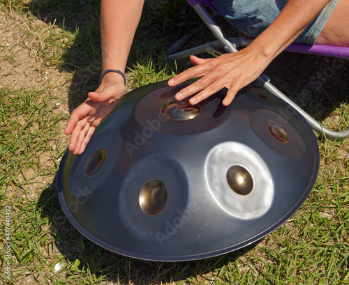 Handpan spielen photo