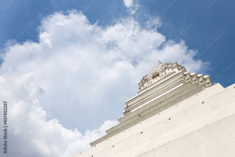 Worm's-eye view of the Phrarathchamongkhon Stupa. Worm's-eye view of the Phrarathchamongkhon Stupa.