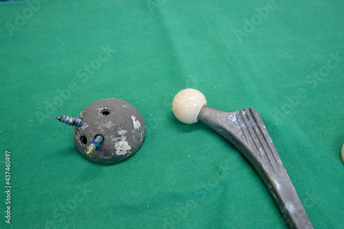 Obraz na płótnie explanted hip prosthesis lies on a green surgical drape w salonie