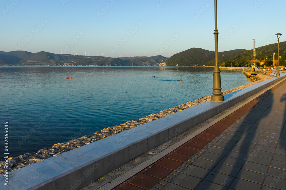 Obraz premium Amazing Sunset landscape of costal street in Golubac, Serbia