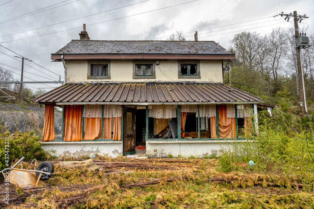 Zimmer frei - Handwerker gesucht - Werkzeug vorhanden ! Immobilienkrise auf einen Nenner gebracht ! Zimmer frei - Handwerker gesucht - Werkzeug vorhanden ! Immobilienkrise auf einen Nenner gebracht !