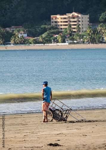 Hombre pescador en la playa, San Juan del Sur, Nicaragua. photo