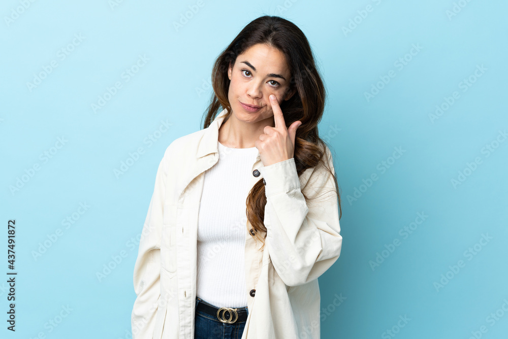 Woman over isolated background showing something