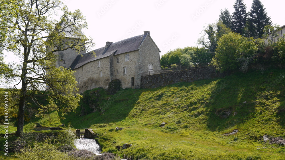 vieux village médiéval dans le Limousin (France)