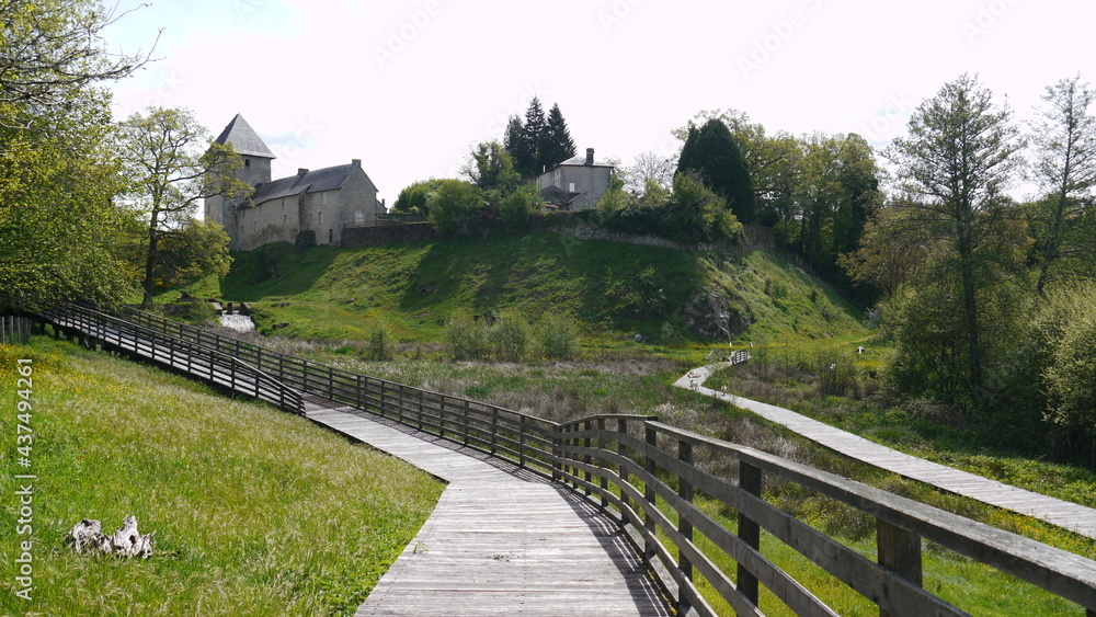 vieux village médiéval dans le Limousin (France)