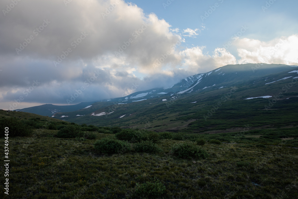 Obraz premium clouds over the mountains