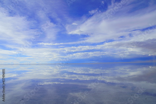 昼のウユニ塩湖