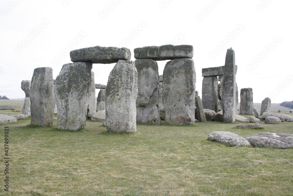 the standing stones of stonehenge.