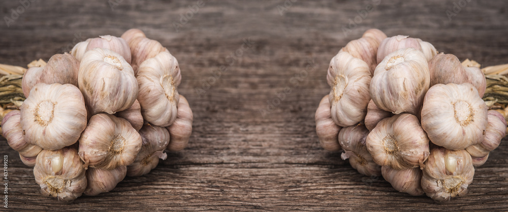 Fototapeta premium Garlic.Garlic in wooden on a rustic old table.