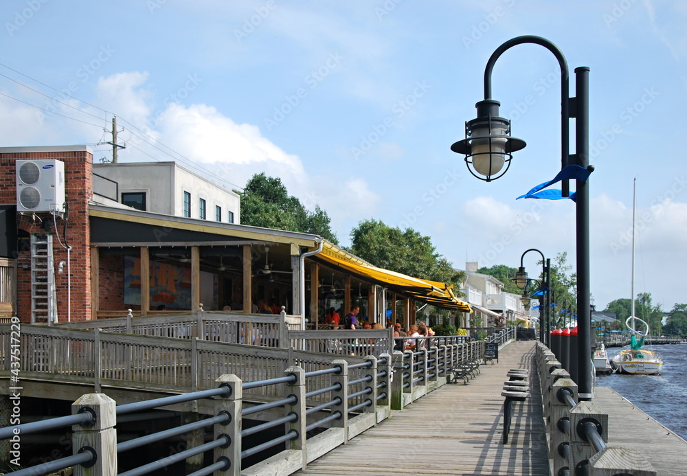 Fototapeta premium Promenade am Cape Fear River, Wilmington, North Carolina