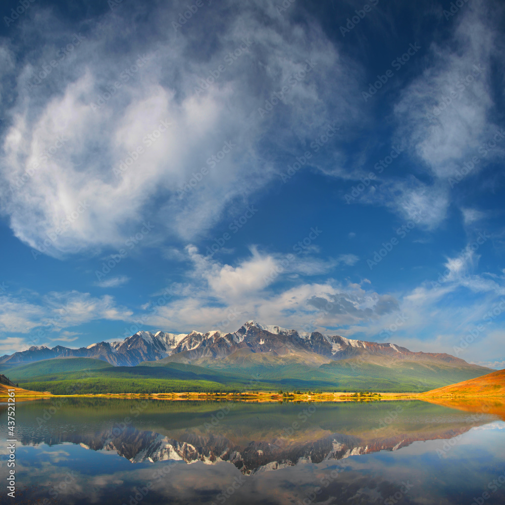 Naklejka premium Summer landscape, mountain lake, beautiful reflection