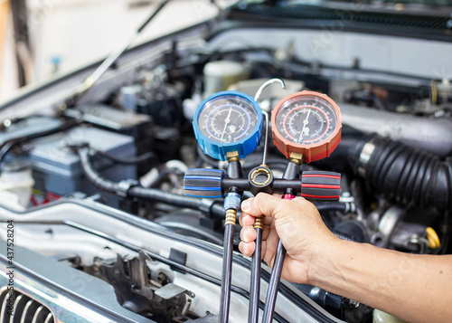 Car air conditioner check service, leak detection, fill refrigerant.Device and meter liquid cooling in the car by specialist technicians.