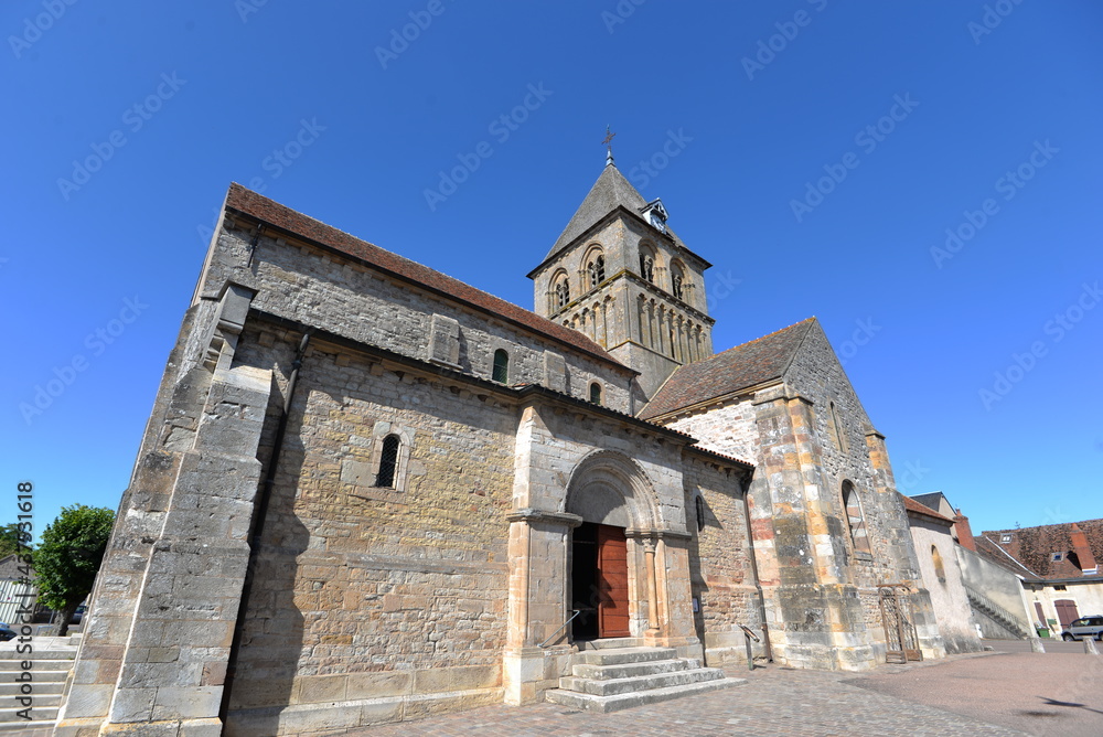 Eglise de Rouy dans la Nièvre en Bourgogne-Franche-Comté