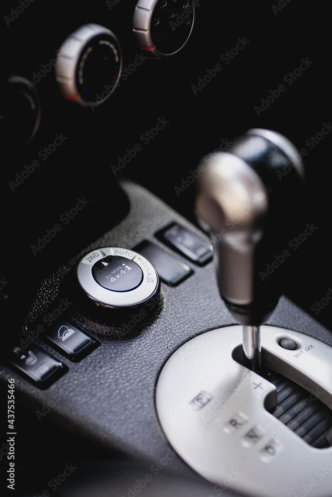 Control panel for off-road functions. SUV driving mode switch. Management of interlocks, drive and low gear. Control panel for off-road functions. SUV driving mode switch. Management of interlocks, drive and low gear.
