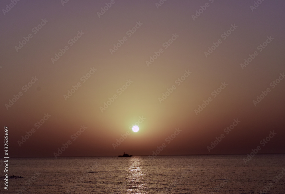 Fototapeta premium sunset over the sea