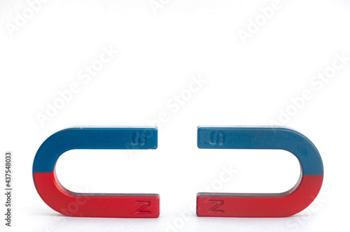 Canvastavla Horseshoe Magnet Bring the magnetic poles of the two magnets closer to each other