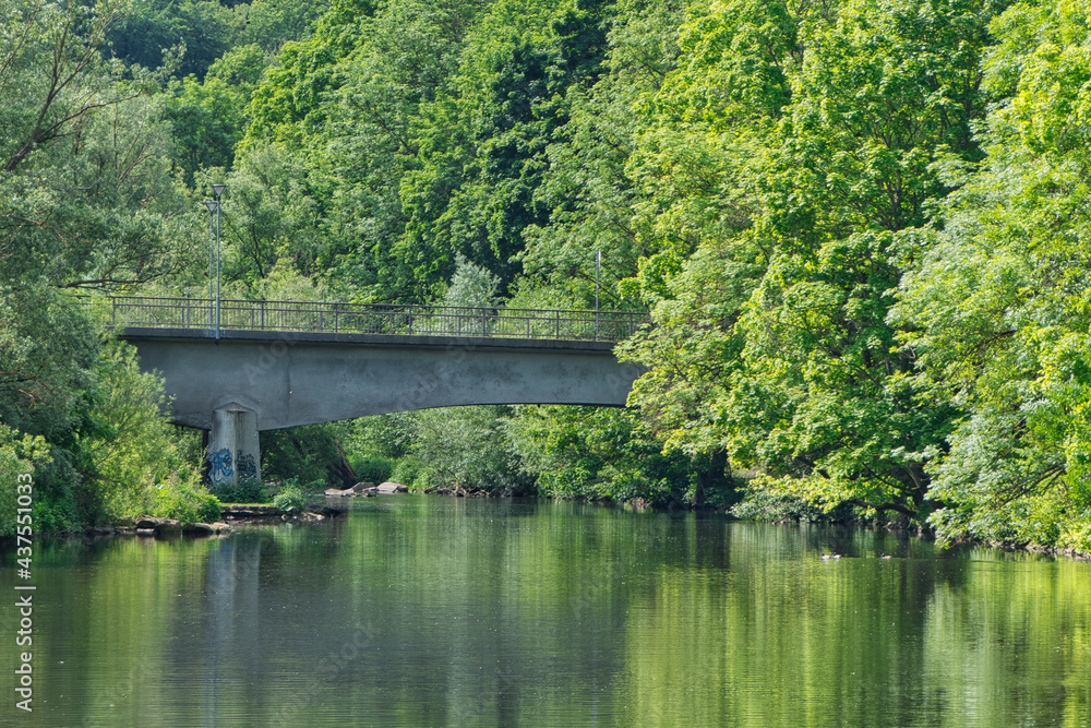 Blick auf einen Teil der Kallhardtbrücke in Pforzheim, aus Blickrichtung des Kupferdächles Blick auf einen Teil der Kallhardtbrücke in Pforzheim, aus Blickrichtung des Kupferdächles
