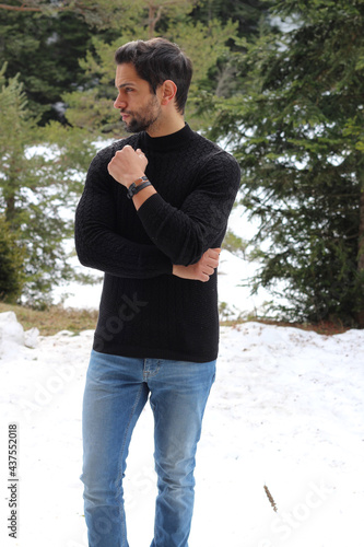 Fototapeta Naklejka Na Ścianę i Meble -  Handsome fashion model posing outdoor . Winter fashion