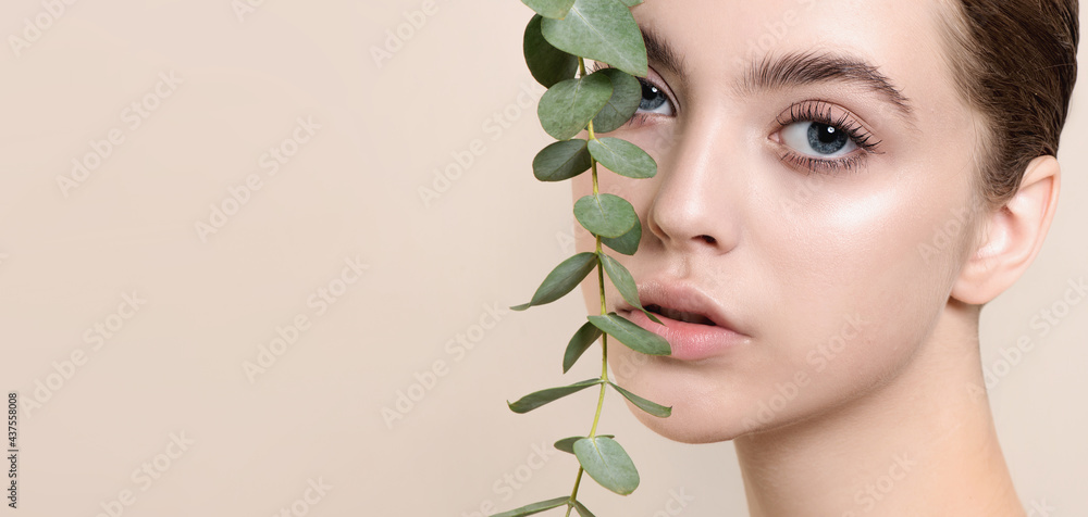 Portrait of beauty model with natural nude makeup with eucalyptu - obrazy, fototapety, plakaty 