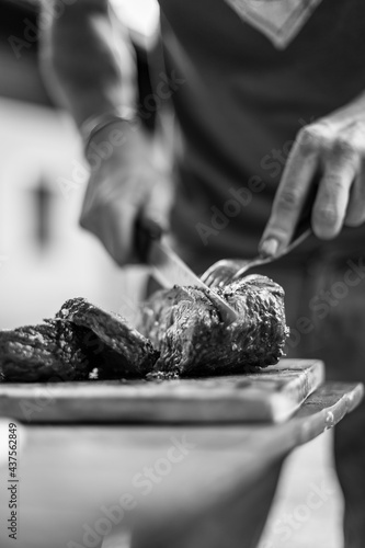 Obraz na płótnie barbeque meat preparation in a summer day w salonie