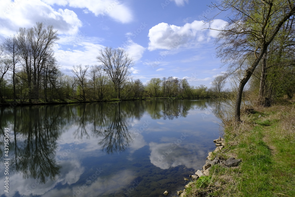 Sander Baggerseen im Naturschutzgebiet Mainaue bei Augsfeld, Landkreis Hassberge, Unterfranken, Franken, Bayern, Deutschland. Sander Baggerseen im Naturschutzgebiet Mainaue bei Augsfeld, Landkreis Hassberge, Unterfranken, Franken, Bayern, Deutschland.