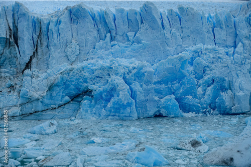 glaciar perito moreno  argentina  patagonia  glacier  los glaciares national park  blue  ice  u  water  landscape  nature  snow  sea  cold  mountain  iceberg  frozen  winter  sky  mountains  lake  whi