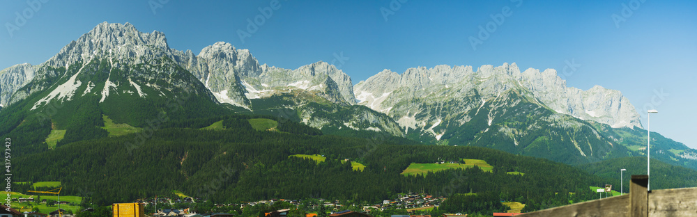 Kaisergebirge im Panorama, im Sommer von Ellmau aus fotogrfiert
