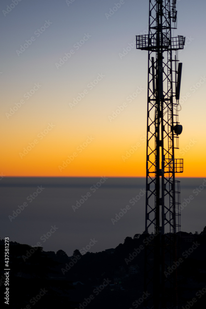 Naklejka premium visible skyline during sunset from a mountain top