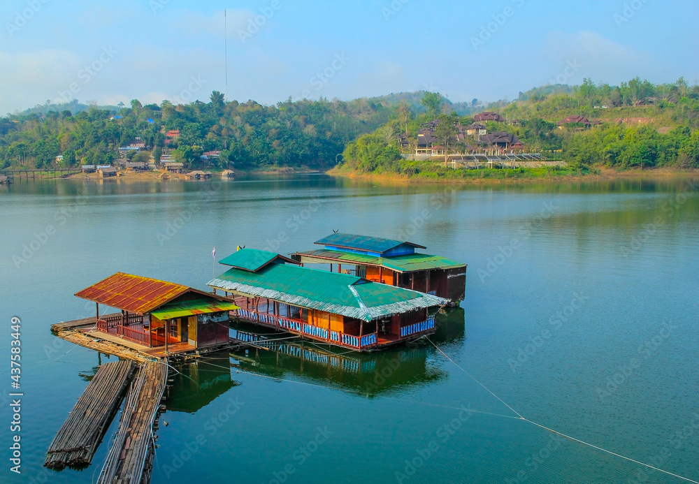 Obraz premium Floating hause village