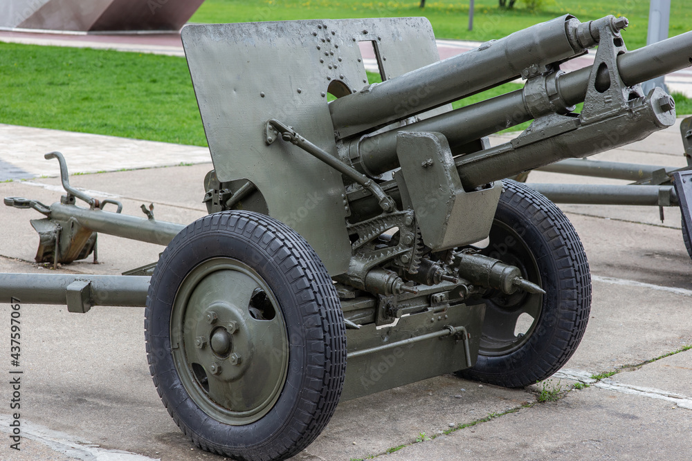 Old 76mm Russian artillery cannon from WW2 Old 76mm Russian artillery cannon from WW2