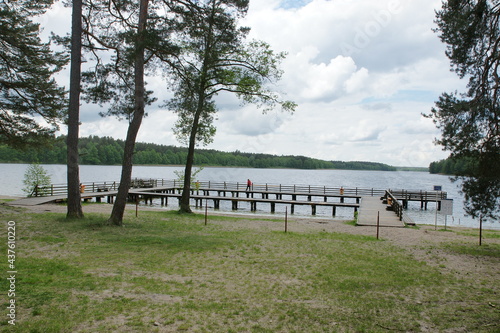 Nowa Kaletka. Pomost na jeziorze. Polska - Mazury - Warmia.