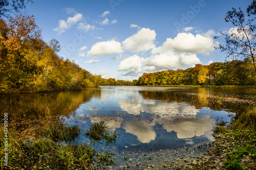 Fototapeta Naklejka Na Ścianę i Meble -  Autumn landscape with lake