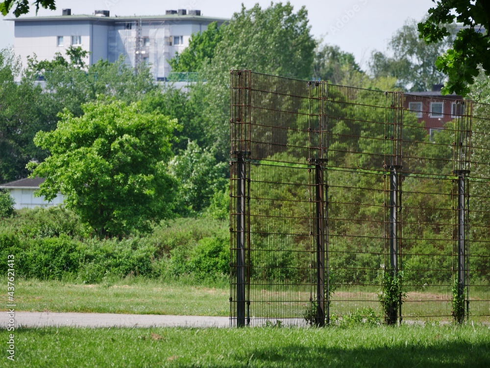 Sportplatz mit Gitter auf der Horner Rennbahn