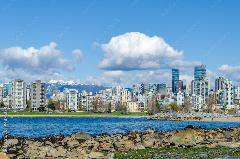 Naklejka premium View of downtown Vancouver from the park