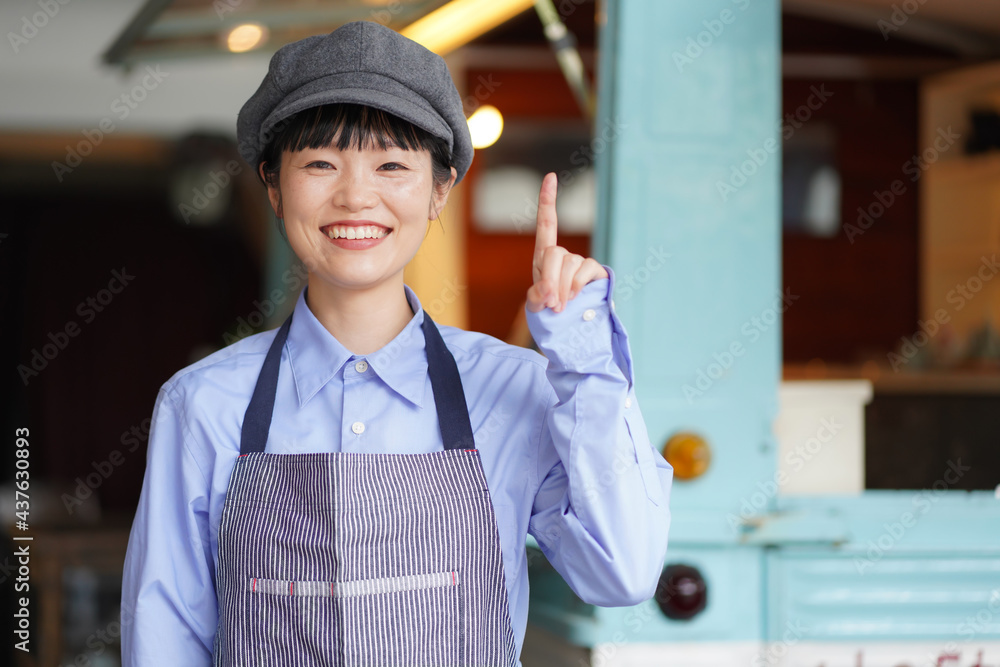 キッチンカーの女性店員イメージ Foto De Stock Adobe Stock