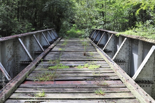 Fototapeta Naklejka Na Ścianę i Meble -  Old rail road bridge