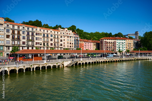 Paseo del Arenal y la ria de Bilbao, Nervion River, Bilbao © Juanma