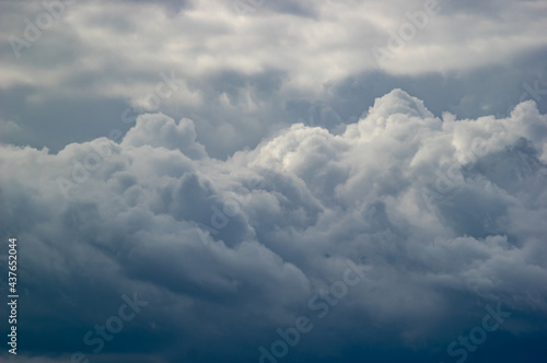 Fototapeta Naklejka Na Ścianę i Meble -  Thunderclouds in the sky on a spring day