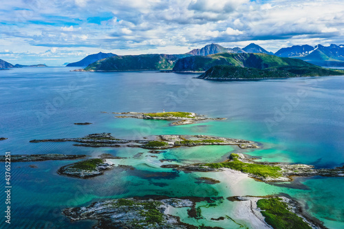 Fototapeta Naklejka Na Ścianę i Meble -  Aerial view of turquoise ocean, beaches, islands and mountains in Northern Norway
