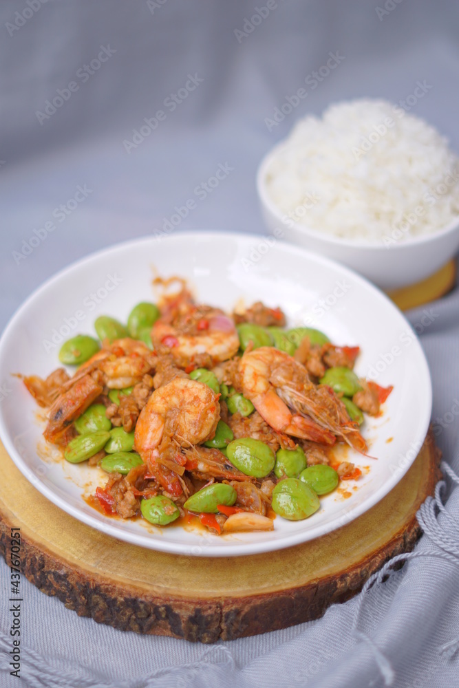 Stir fried Sato and shrimp with curry paste (thai food) in white dish put
Stir fried Sato and shrimp with curry paste (thai food) in white dish put