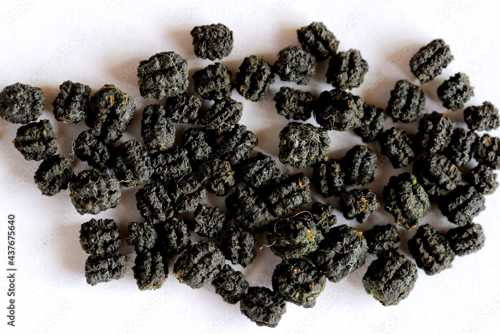 漢方薬として飲まれている蚕の糞（蚕砂） StockFoto Adobe Stock