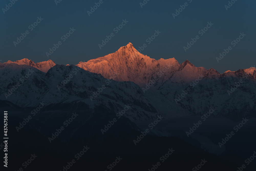 Obraz premium Meili Snow Mountains Twilight and Sunrise, Yunnan Province, China