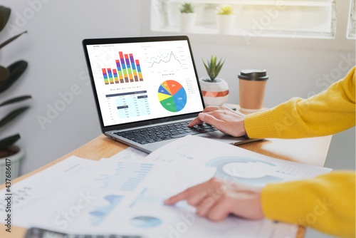 Quadro su tela Businesspeople working in finance and accounting Analyze financial graph budget and planning for future in office room
