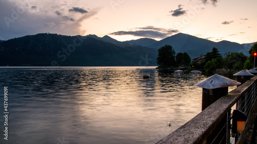 Le rive del Lago D'Orta nel comune di Pettensaco (NO), in Piemonte, Italia. © Angelo