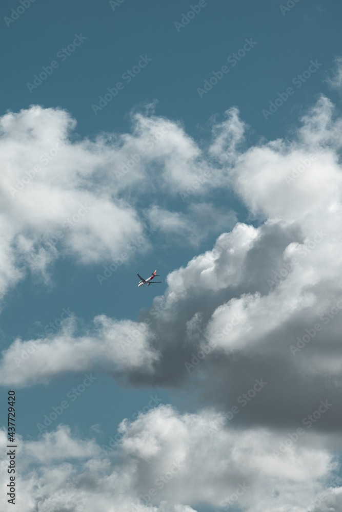 airplane flying in the sky on a cloudy day