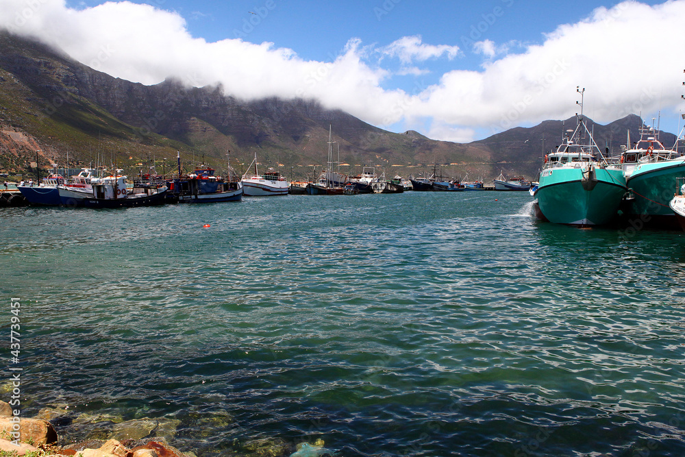 Boats laying at anchor in Hout bay