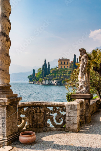 Vászonkép Gardens on Lake Como