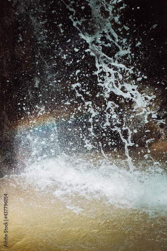 Rainbow waterfall, Arc-en-ciel dans une cascaed